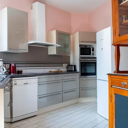 Apartment De Caractere Au Coeur De Poitiers